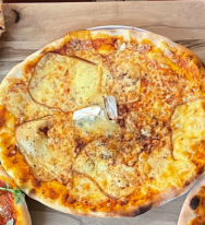 Négysajtos pizza