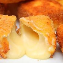 Rántott camembert sajt menü Rántott camembert sajt menü