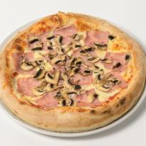 4. Pizza Prosciutto funghi