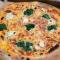Spenótos-feta sajtos pizza