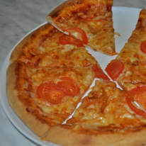 Háromsajtos pizza Háromsajtos pizza