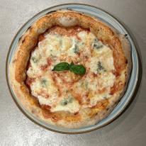 Négysajtos pizza