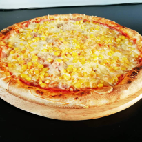 Sonkás-kukoricás pizza