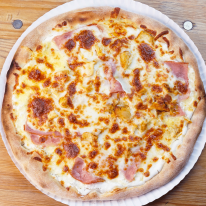 32. Ínyenc pizza