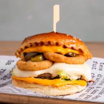 Sajtcunami burger