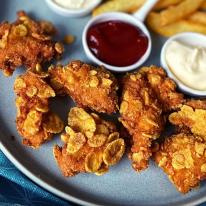 Corn flakes bundában sült csirkemell menüben