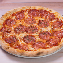 Szalámis pizza