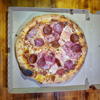 Húsimádó pizza