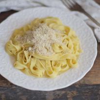 11.05-11.09. főétel: Diós tészta porcukorral 11.05-11.09. főétel: Diós tészta porcukorral